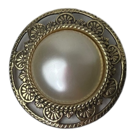 Vintage Gold Tone Faux Pearl Brooch - Picture 1 of 2